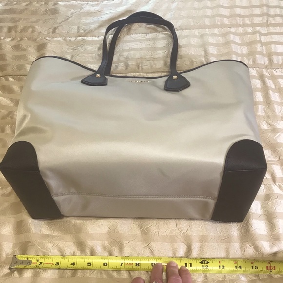 ๐NWT FIRM Michael Kors Large Canvas Tote w/ Black Leather Trim & Handles - Picture 4 of 8